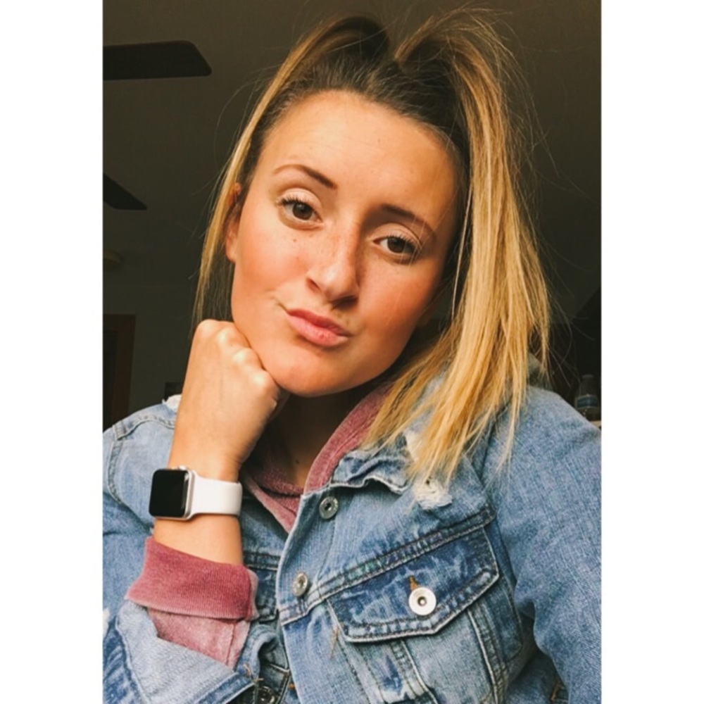 Meet your Posher, Larissa